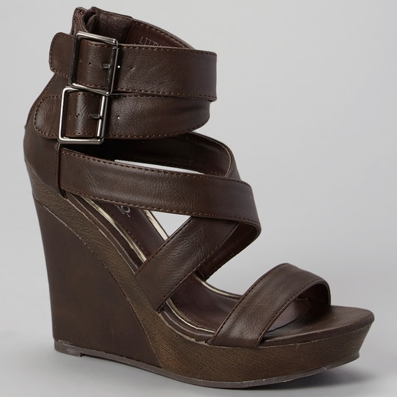 BUCCO Litty Brown Strappy Wedge Sandal - Picture 8 of 8